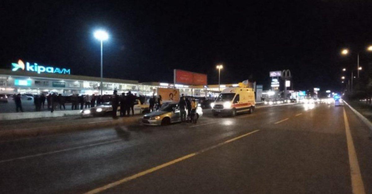 Balıkesir’de yolun karşısına geçmeye çalışan kadına çarptı