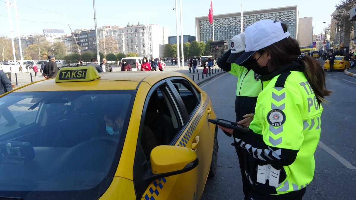 Taksim Meydanı’nda yaya yoluna giren kuryelere ceza