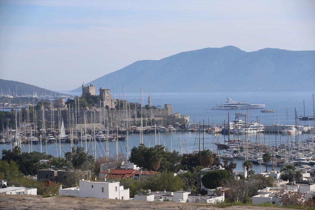 Bill Gates'in yatı, Bodrum Kalesi açıklarına demirledi