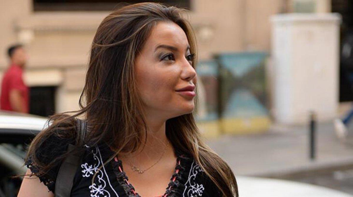 Esra Ezmeci’nin yazdığı İz Bıraktığın Kadar Varsın kitabı