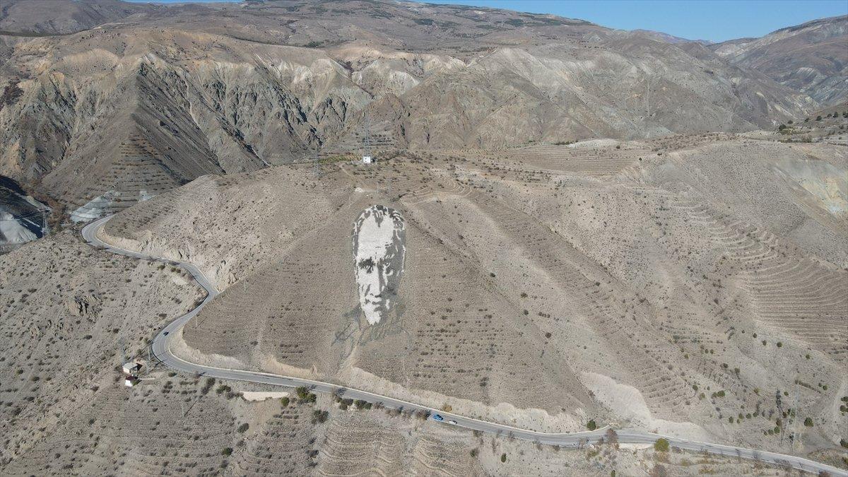 Erzincan'da 39 yıldır sergilenen Atatürk portresi