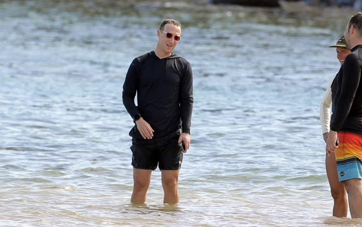 Mark Zuckerberg, eşiyle jet-ski yaparken görüntülendi