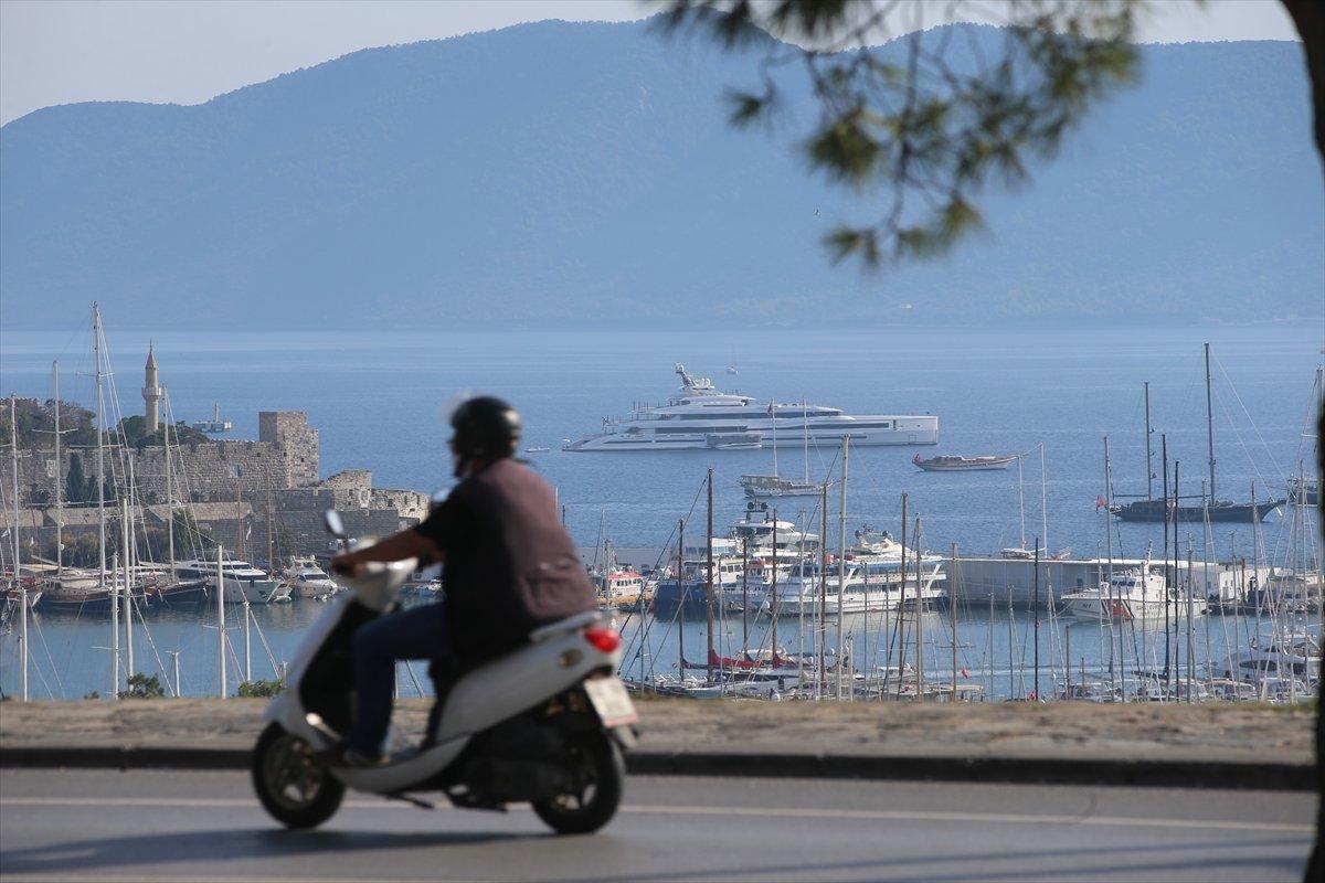 Bill Gates'in yatı, Bodrum Kalesi açıklarına demirledi