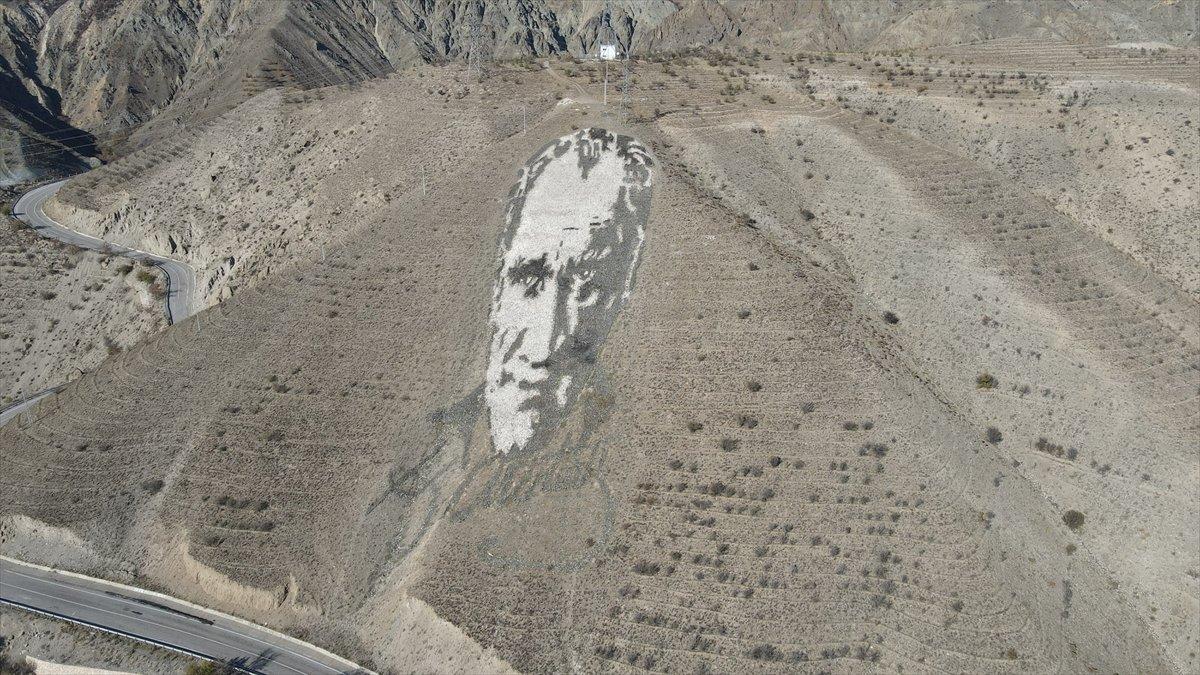 Erzincan'da 39 yıldır sergilenen Atatürk portresi