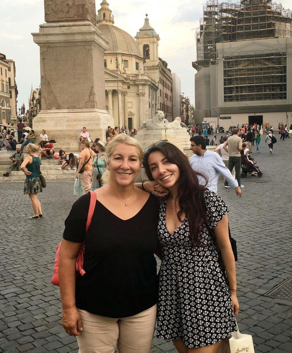 Meltem  Yılmazkaya, annesini paylaştı