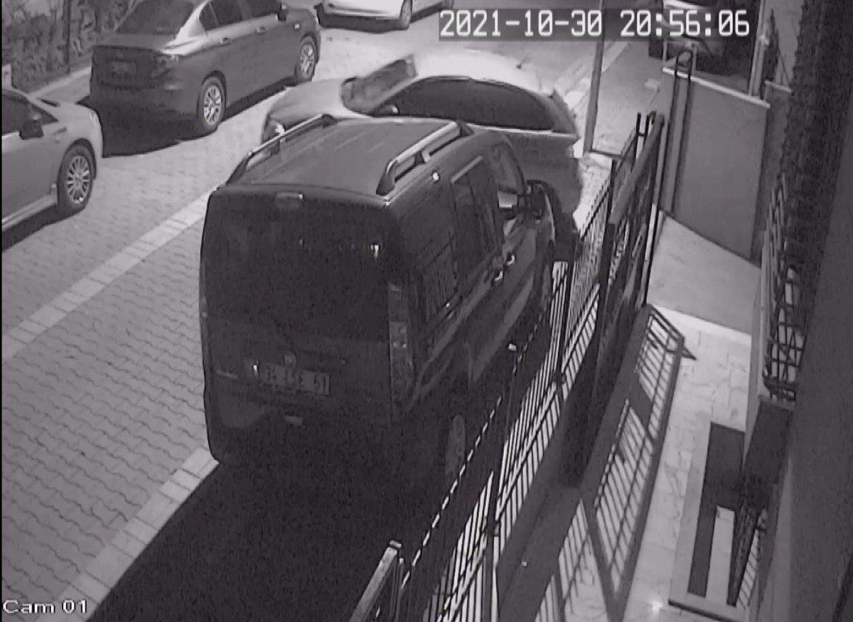 Küçükçekmece’de önce anahtarı sonra otomobili çaldı