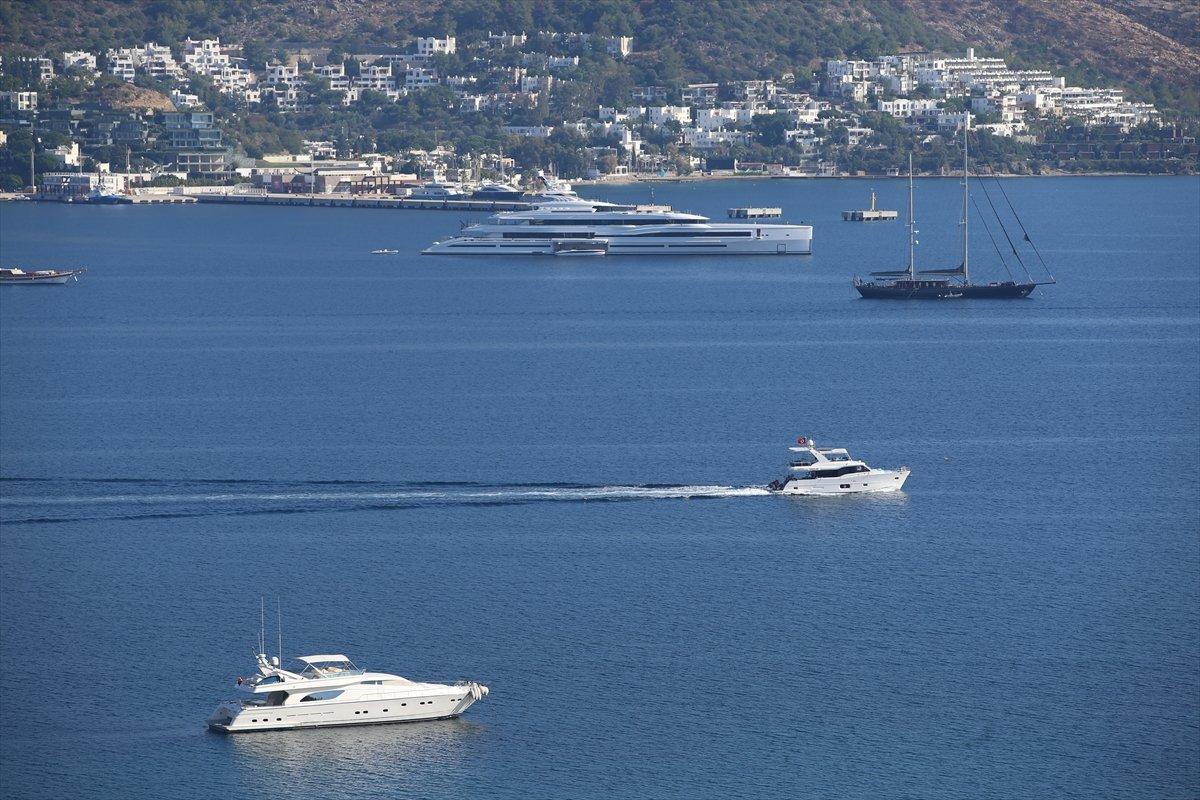 Bill Gates'in yatı, Bodrum Kalesi açıklarına demirledi