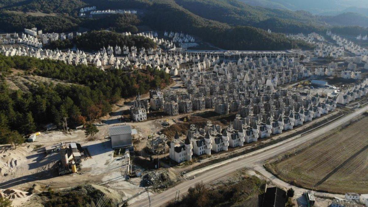 Bolu’daki ‘Şato tipi’ villalar 2022 yılında bitirilecek