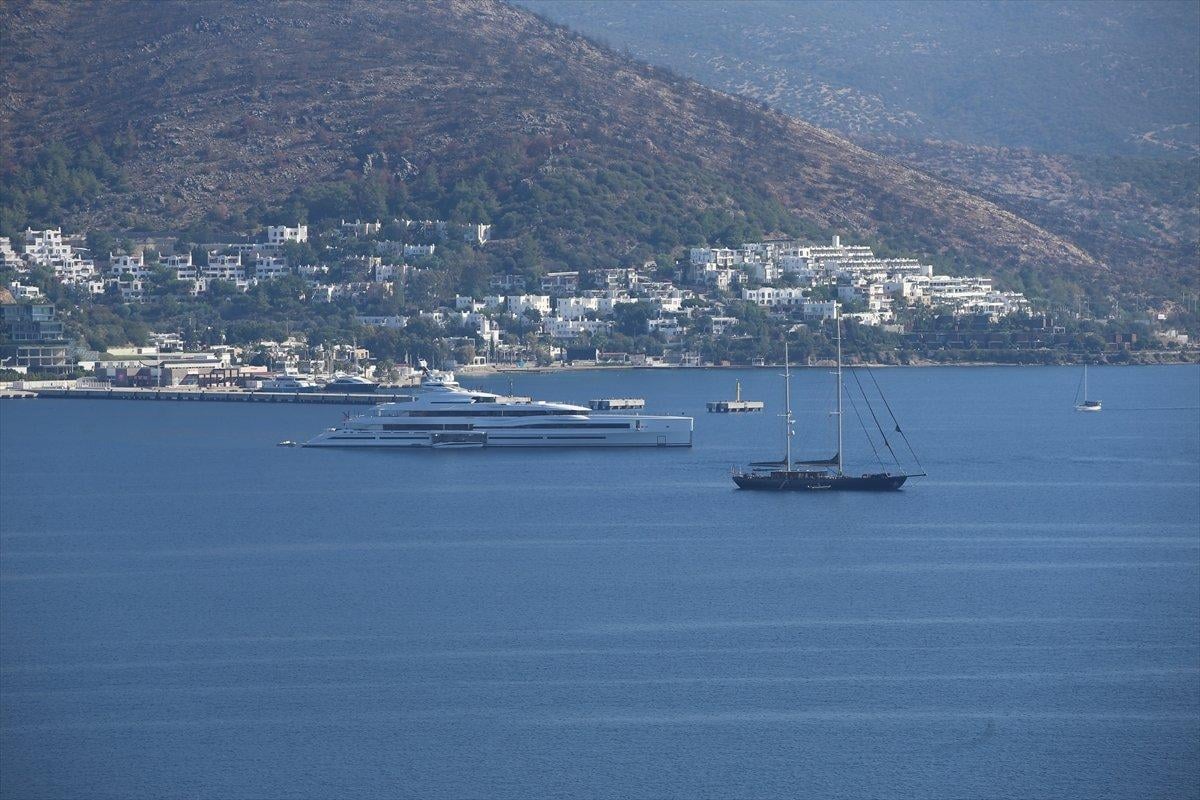 Bill Gates'in yatı, Bodrum Kalesi açıklarına demirledi