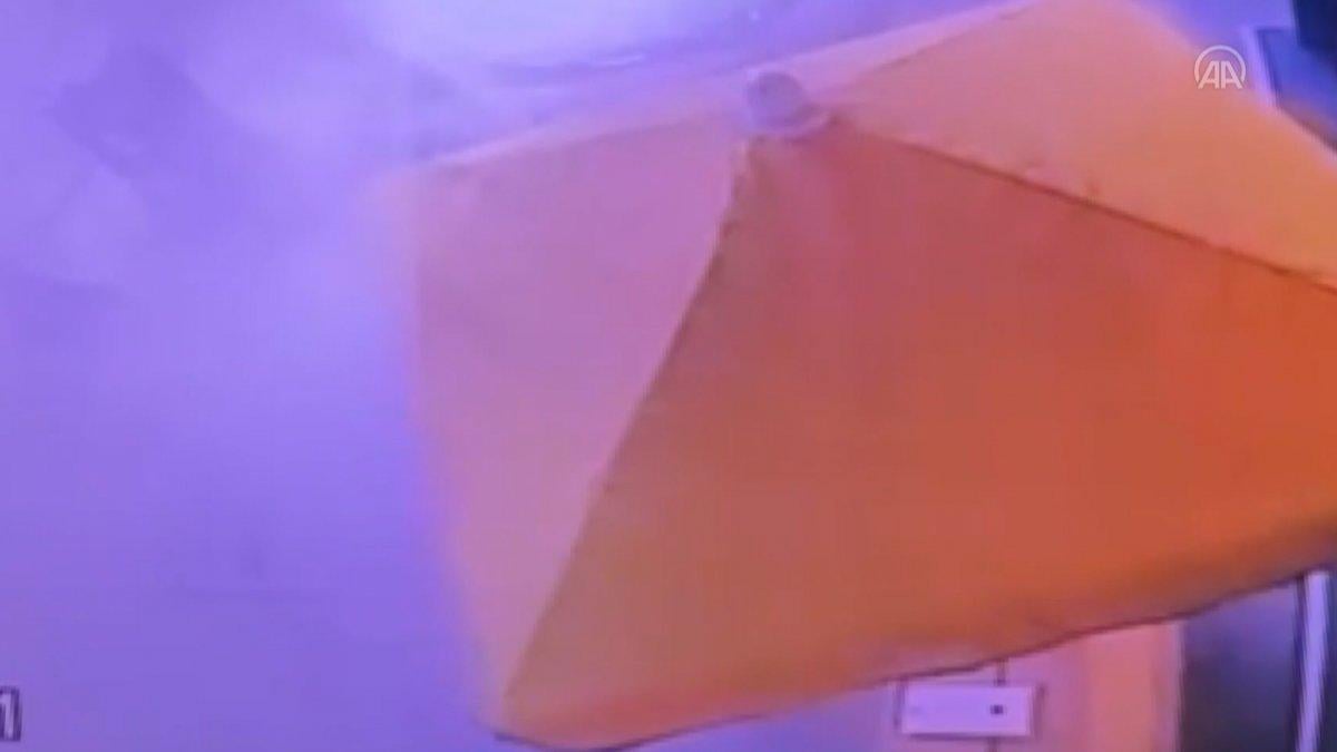 Malatya'da 2 katlı binanın çökme anı