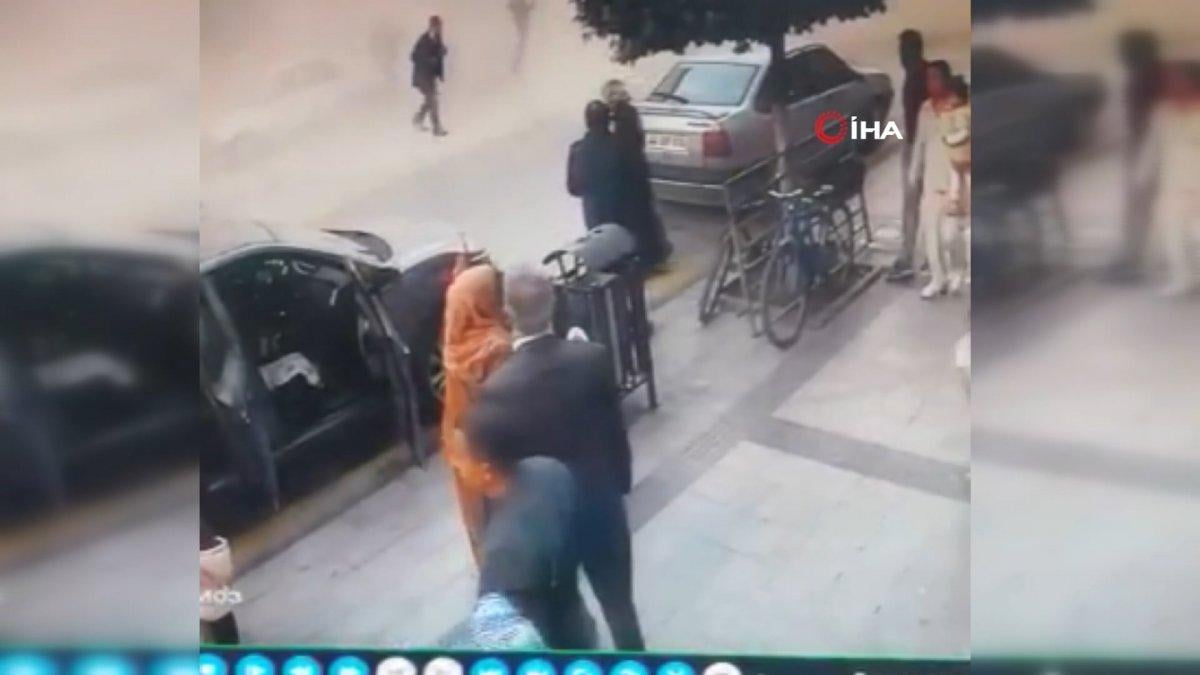 Malatya'da 2 katlı binanın çökme anı