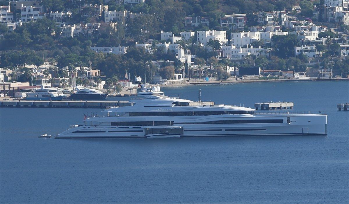 Bill Gates'in yatı, Bodrum Kalesi açıklarına demirledi