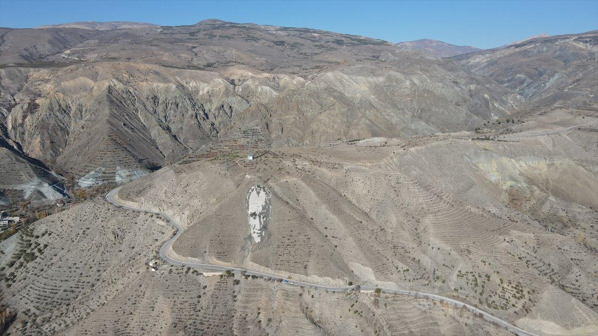 Erzincan'da 39 yıldır sergilenen Atatürk portresi