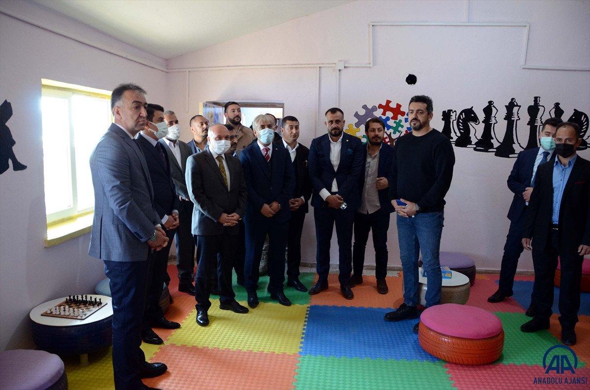 Bitlis'te gönüllü öğretmenler, atıl haldeki okulu eğitime kazandırdı