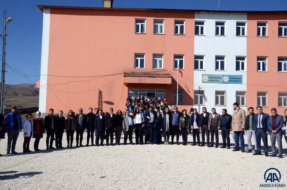 Bitlis'te gönüllü öğretmenler, atıl haldeki okulu eğitime kazandırdı