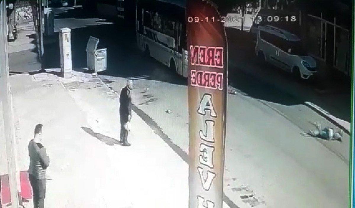 Mersin’de, pazar alışverişinden dönerken midibüs çarptı