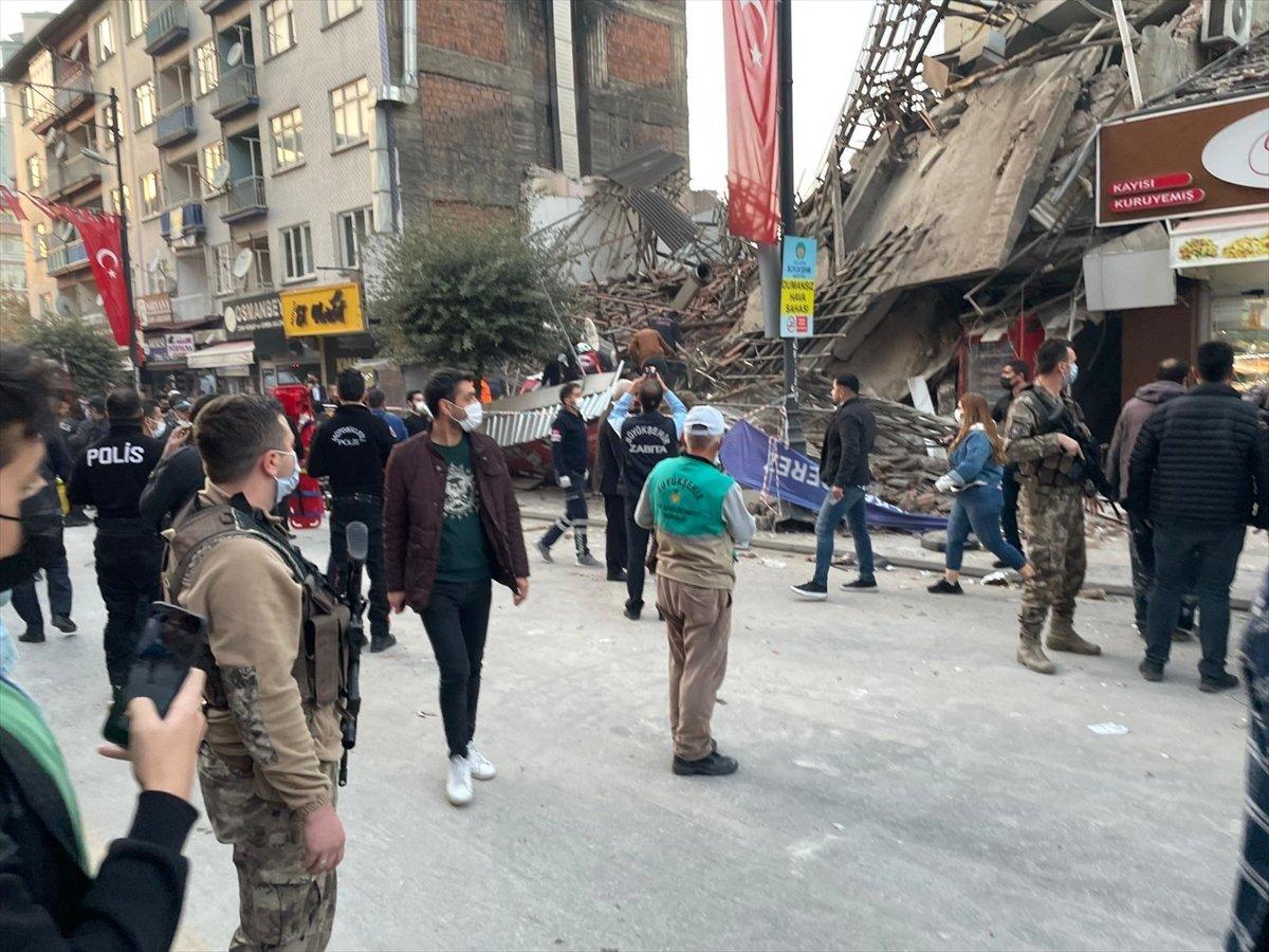 Malatya'da bina çöktü