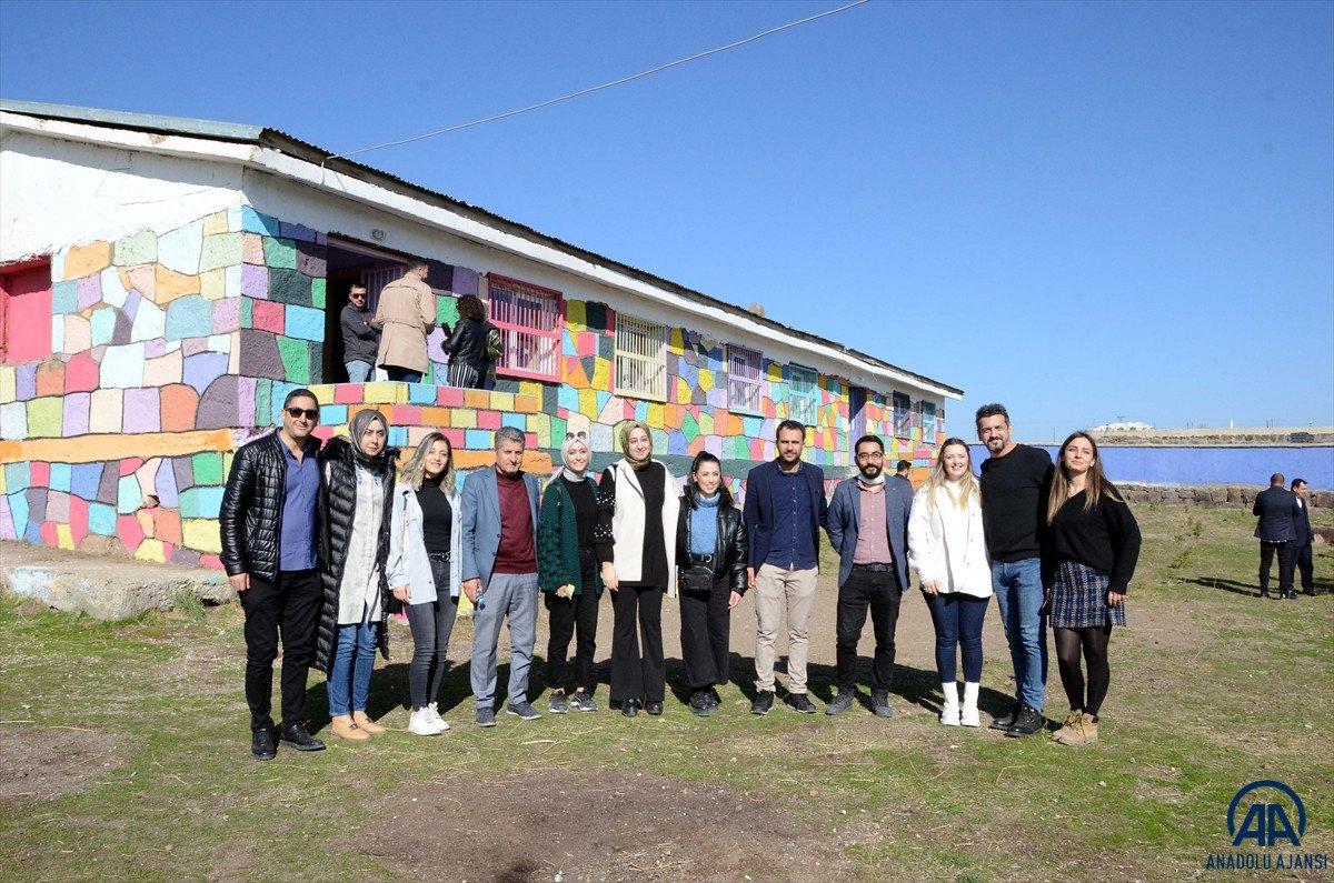 Bitlis'te gönüllü öğretmenler, atıl haldeki okulu eğitime kazandırdı