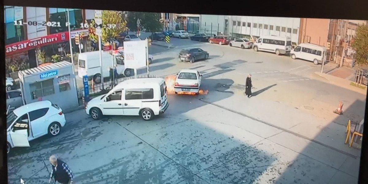 Gaziosmanpaşa'da yanan otomobili akaryakıt istasyonu çalışanları söndürdü