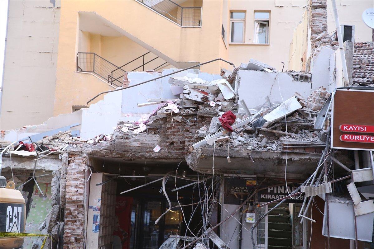 Malatya’da çöken binadaki hasar gün ağarınca ortaya çıktı
