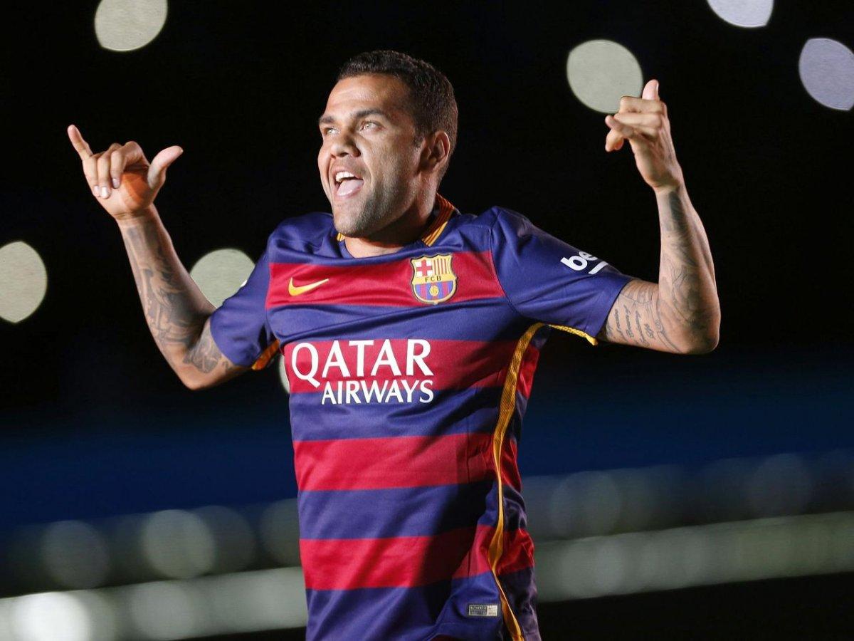 Barcelona'dan Dani Alves sürprizi