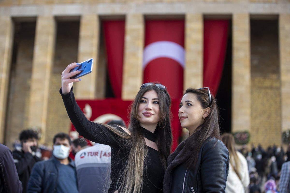 Anıtkabir'e ziyaretçi akını