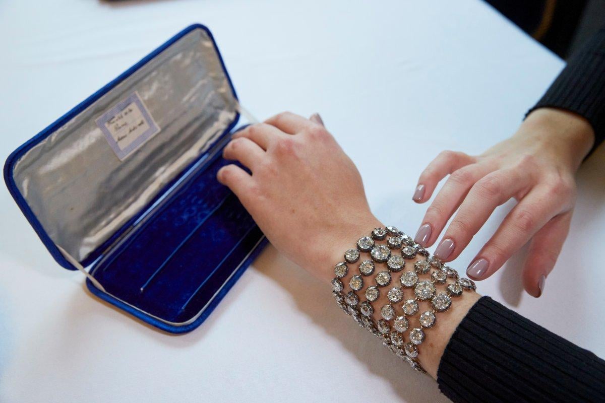 Fransa Kraliçesi Marie Antoinette'in elmas bilezikleri açık artırmada satıldı