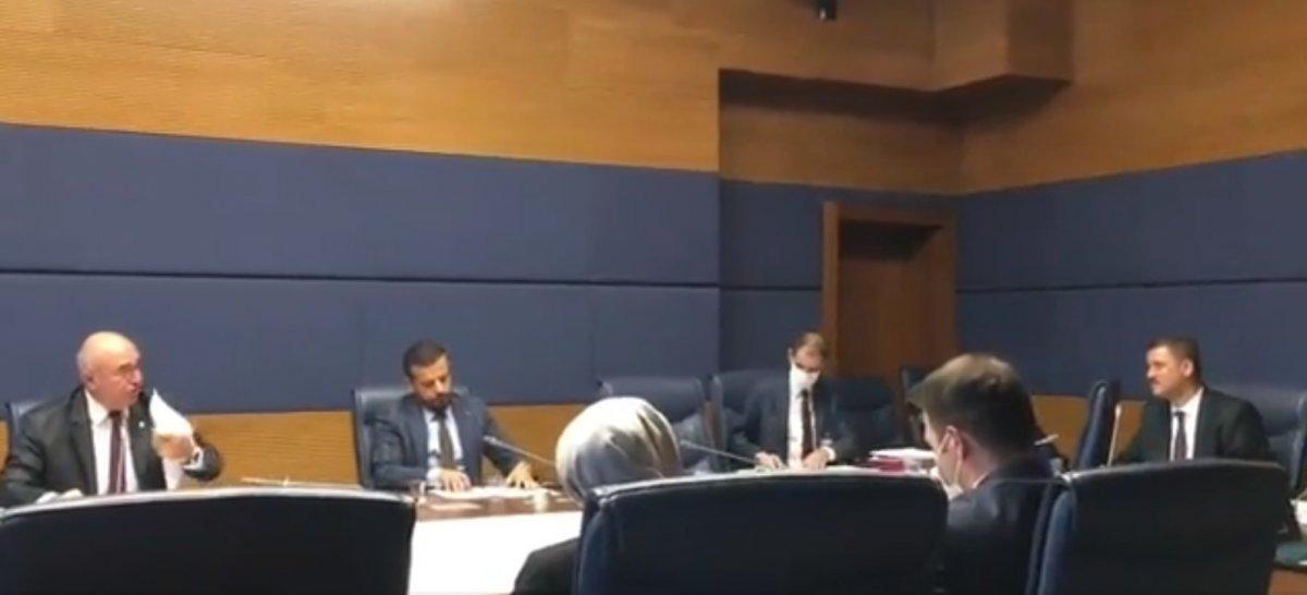 CHP, muz yeme paylaşımı yapan Suriyelilerin sınır dışı edilmelerine karşı