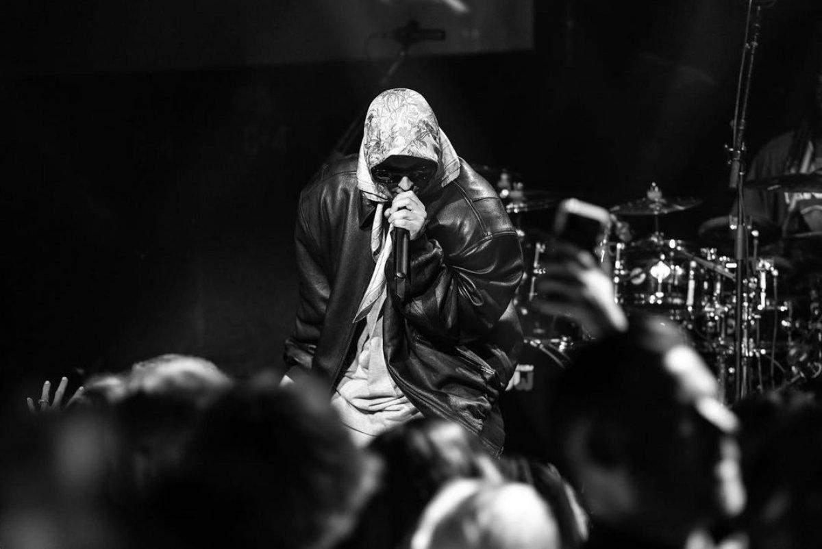 Şarkıcı Justin Bieber, sahneye başörtüsüyle çıktı