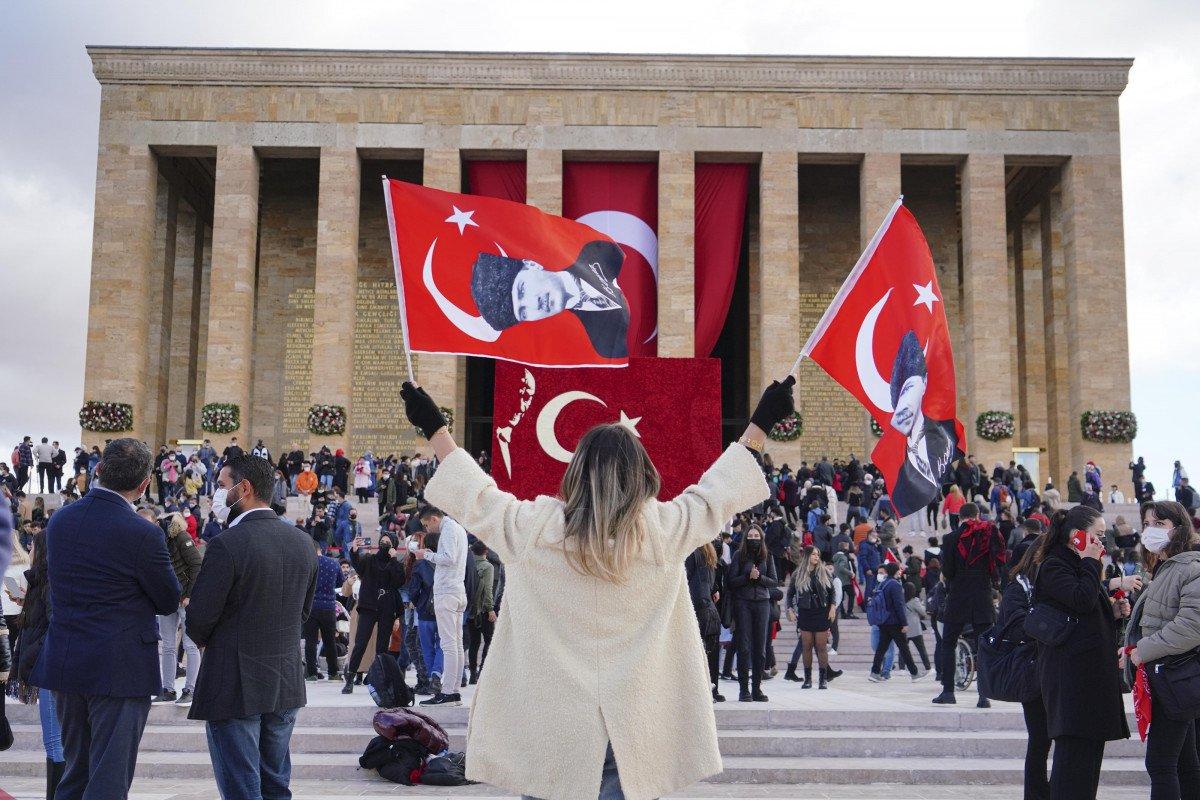 Anıtkabir'e ziyaretçi akını