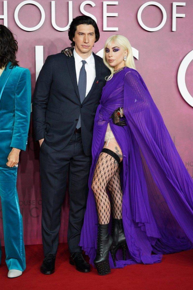 Lady Gaga, iç çamaşırını gösterdi