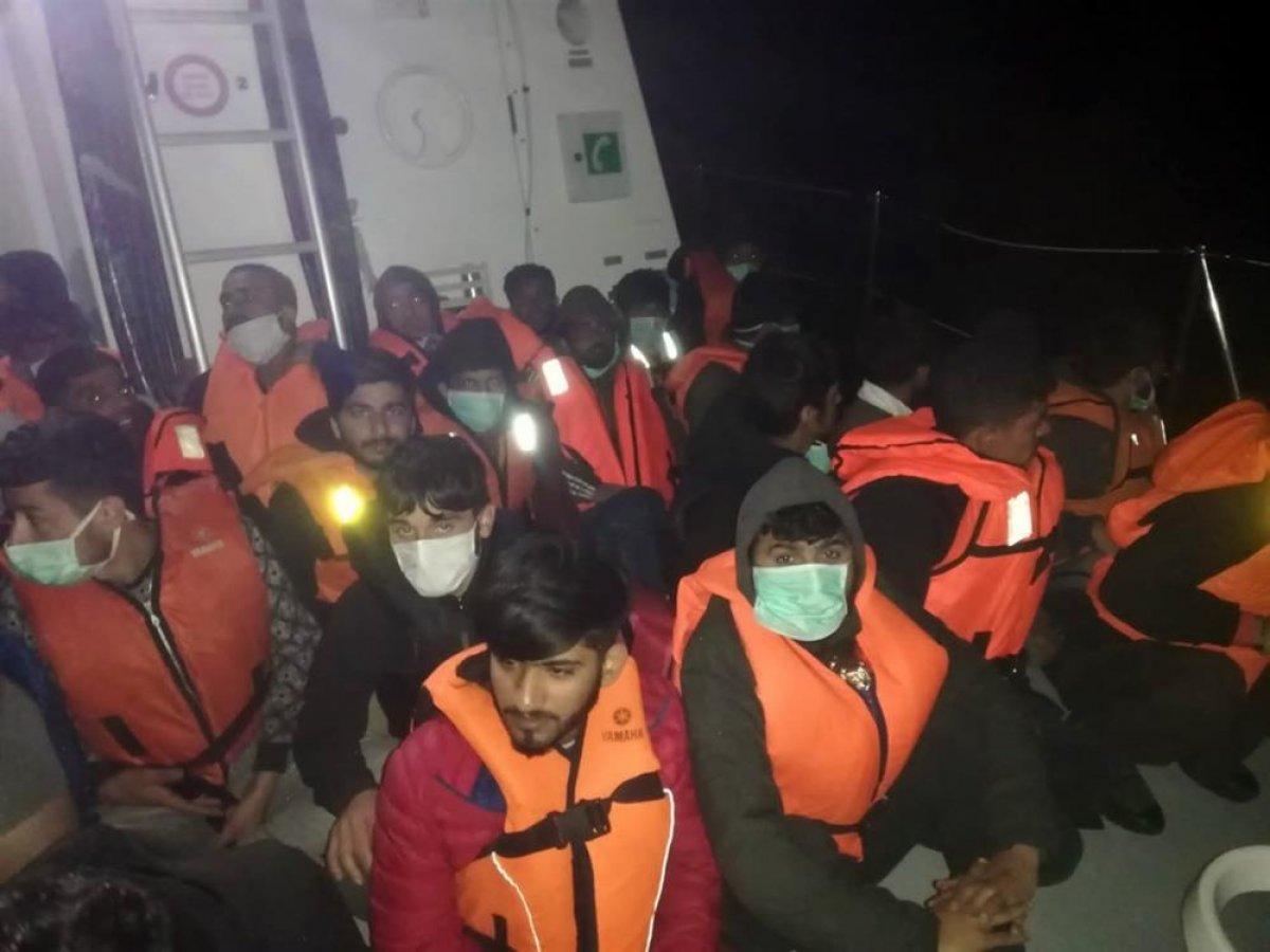 Yunan adalarından Türk karasularına geri itmeler sürüyor