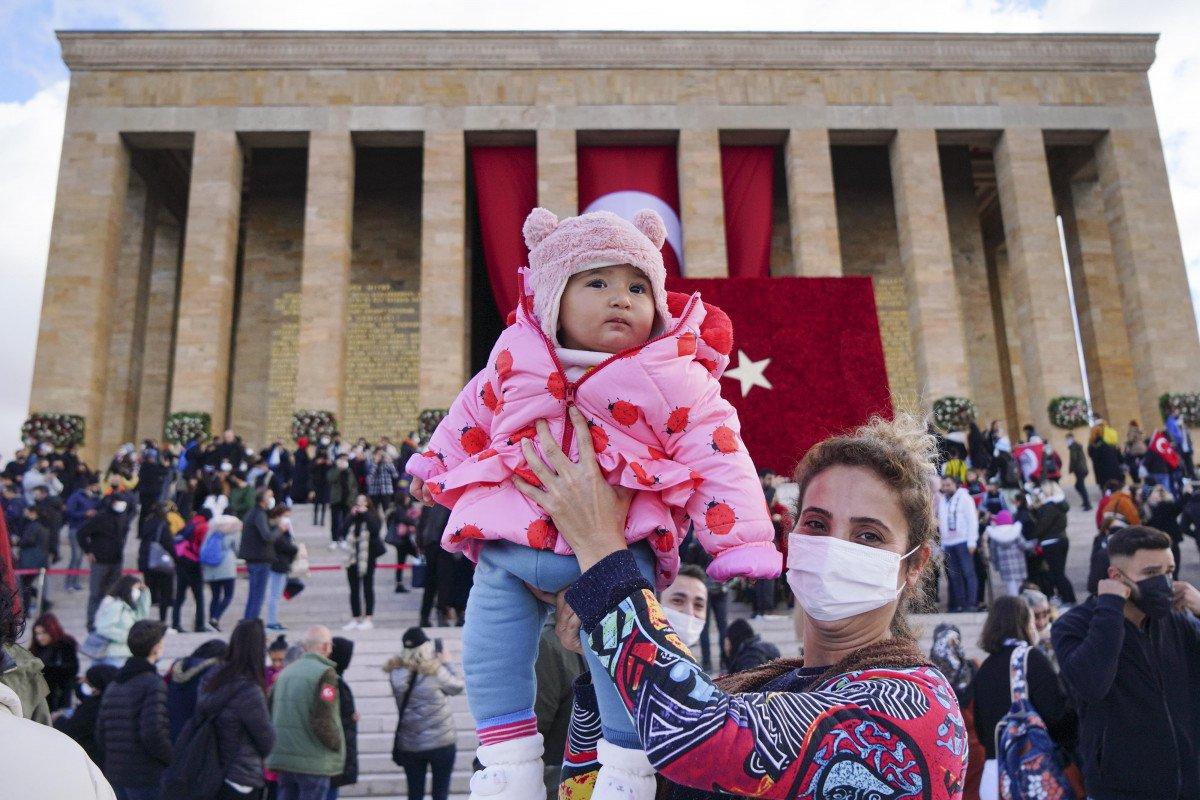 Anıtkabir'e ziyaretçi akını