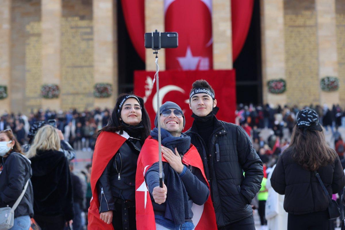 Anıtkabir'e ziyaretçi akını