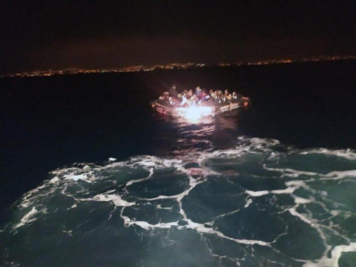 Yunan adalarından Türk karasularına geri itmeler sürüyor