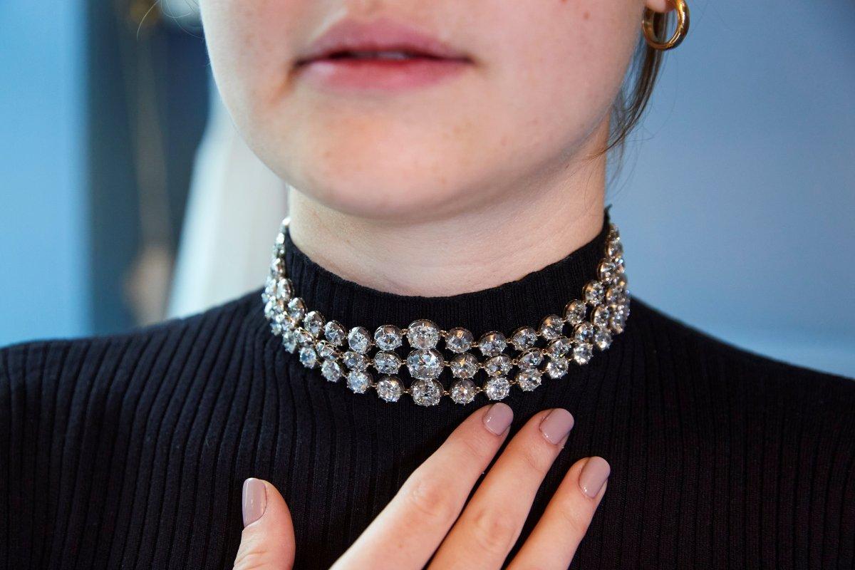 Fransa Kraliçesi Marie Antoinette'in elmas bilezikleri açık artırmada satıldı