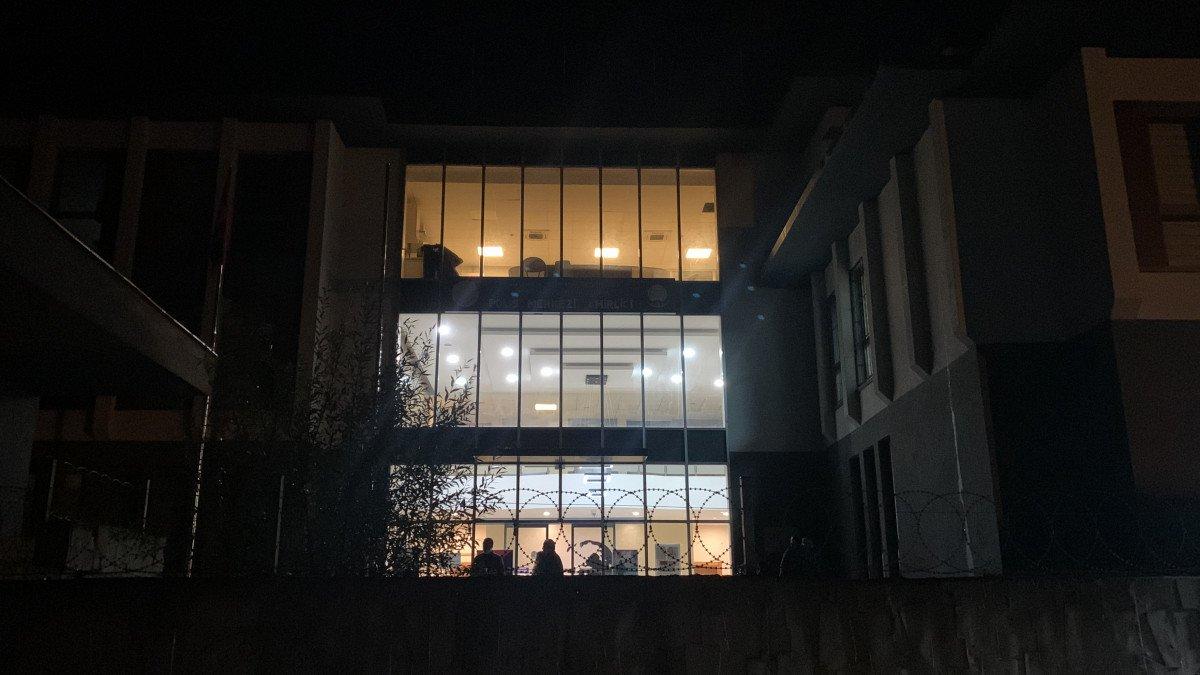 Ataşehir'de samuray kılıçla saldırıya uğrayan kadın yaşamını kaybetti