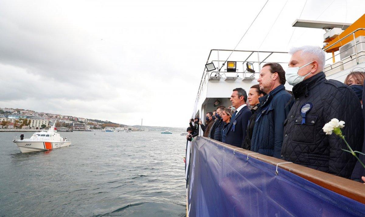 Fenerbahçe, Atatürk'ü Dolmabahçe açıklarında andı