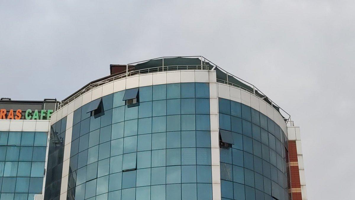 Elazığ'da 10'uncu kattan atlayan kadın, caddede yürüyen kişinin üzerine düştü