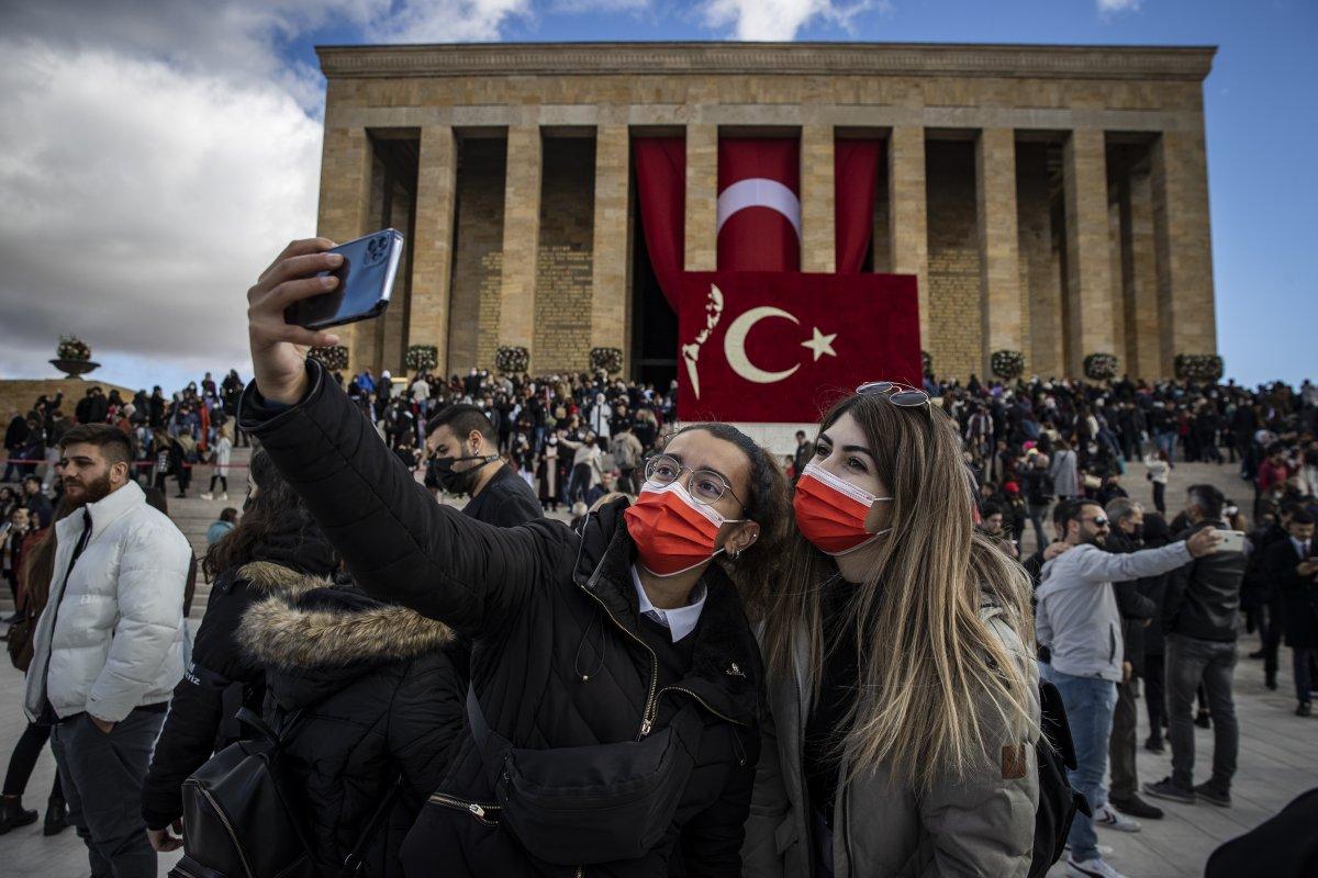 Anıtkabir'e ziyaretçi akını
