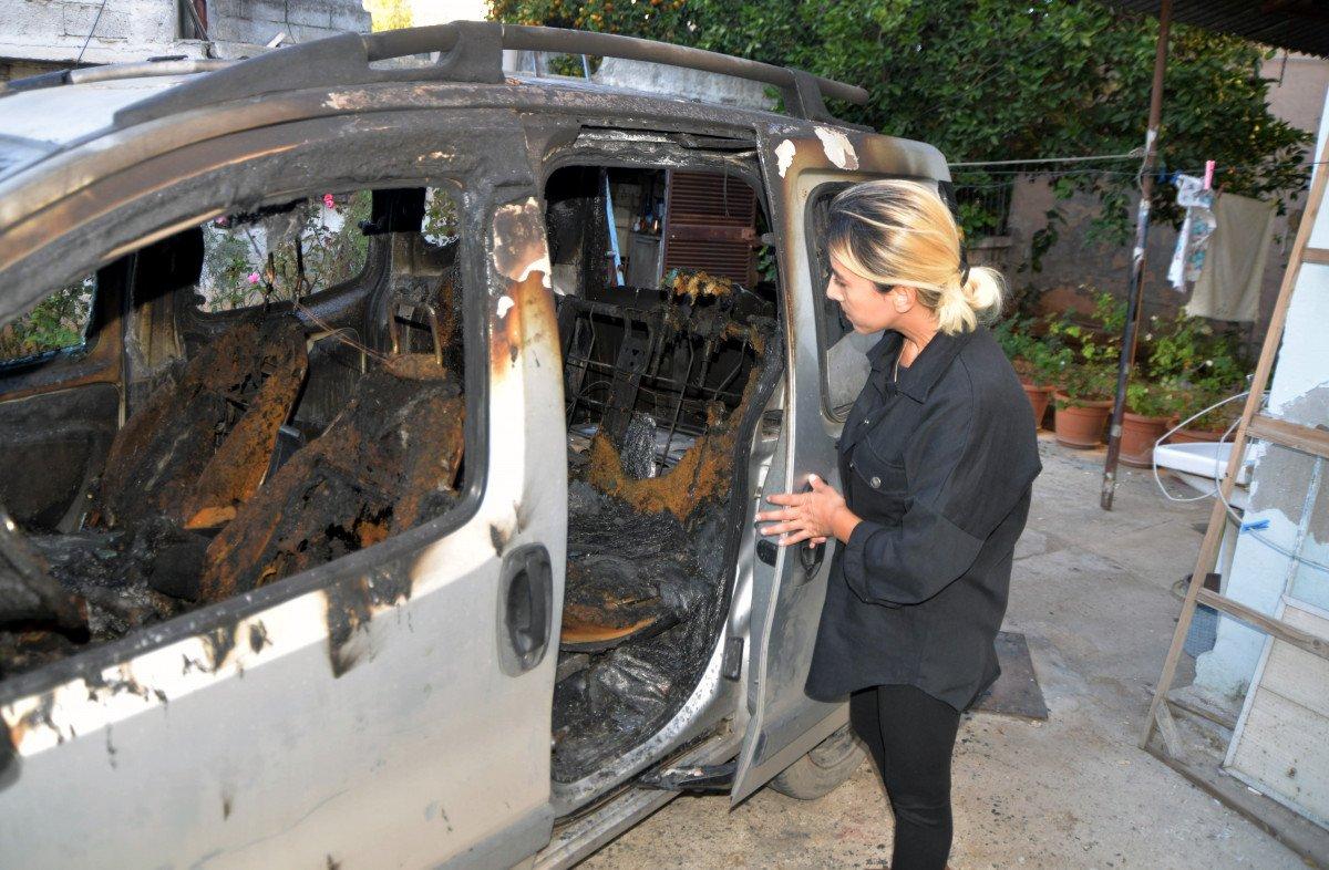 Mersin’de, alev alan araçta uyuyan oğlunu son anda kurtardı