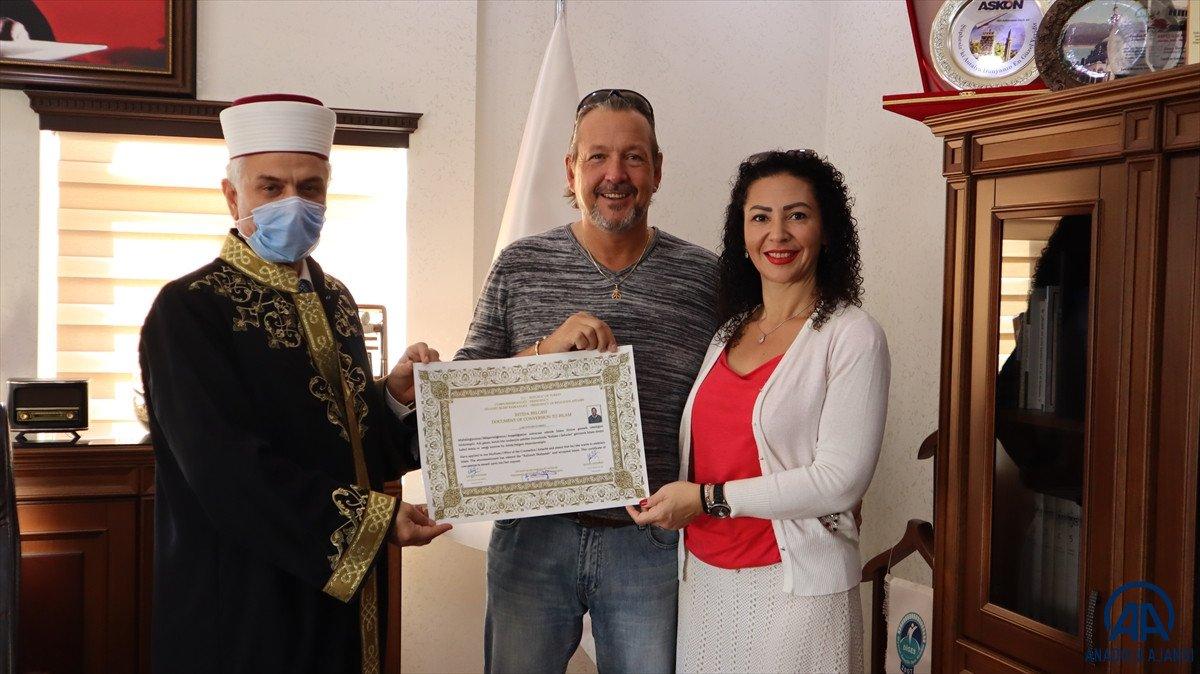 Antalya'da İngiliz Edward Müslüman oldu