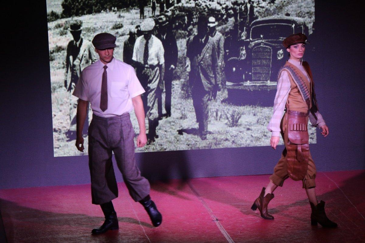 Karabük'te Atatürk'ün özel gün kıyafetlerinden defile yapıldı