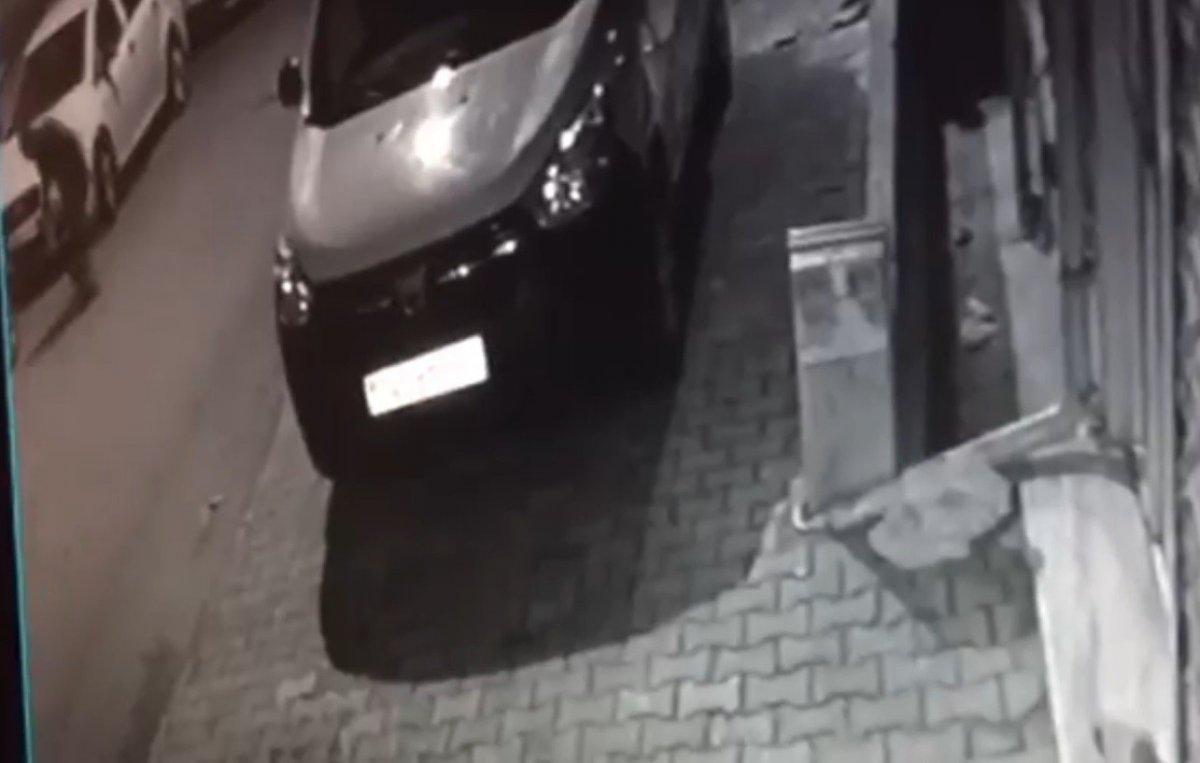Küçükçekmece'deki şahıs, araç lastiği kesip kaçtı