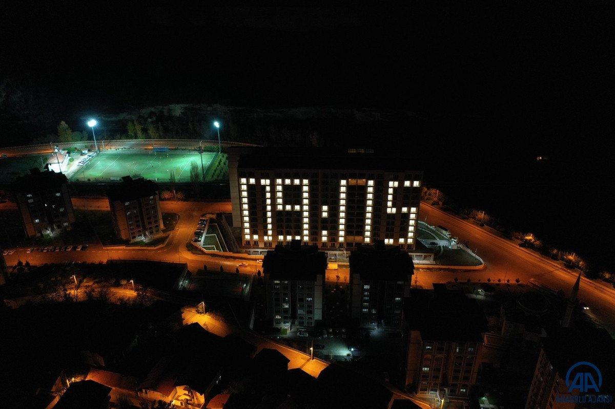 Karabük'te yurdun ışıkları Atatürk için yandı