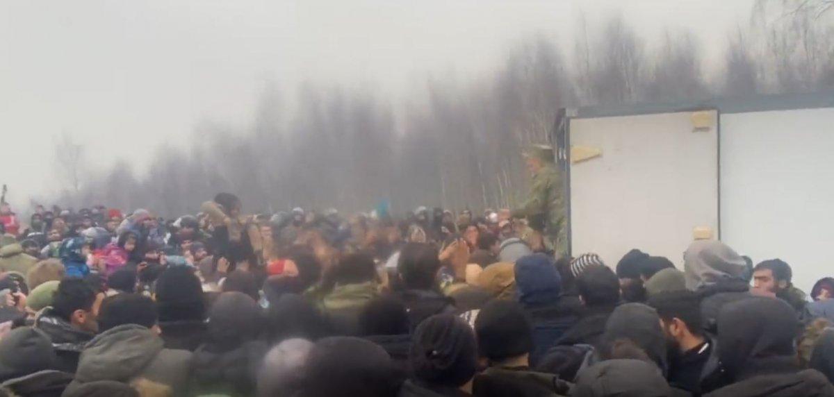 Belarus - Polonya sınırında gıda izdihamı