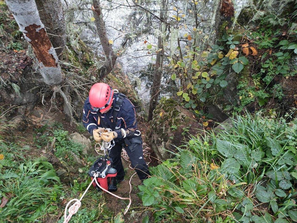 Rize'de kurtarma çalışmasındaki jandarma aracı uçurumdan düştü