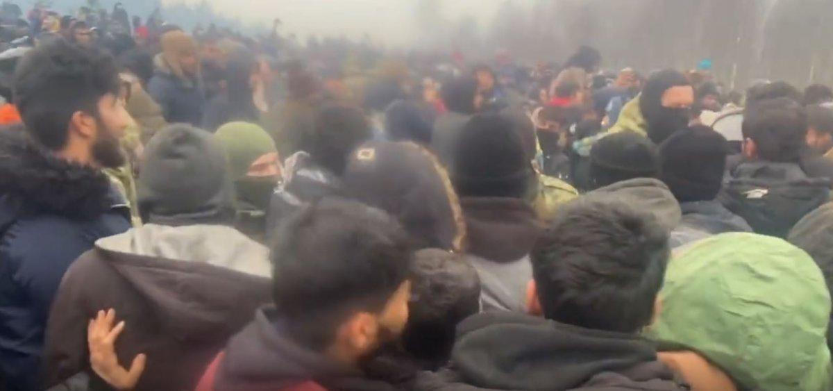 Belarus - Polonya sınırında gıda izdihamı