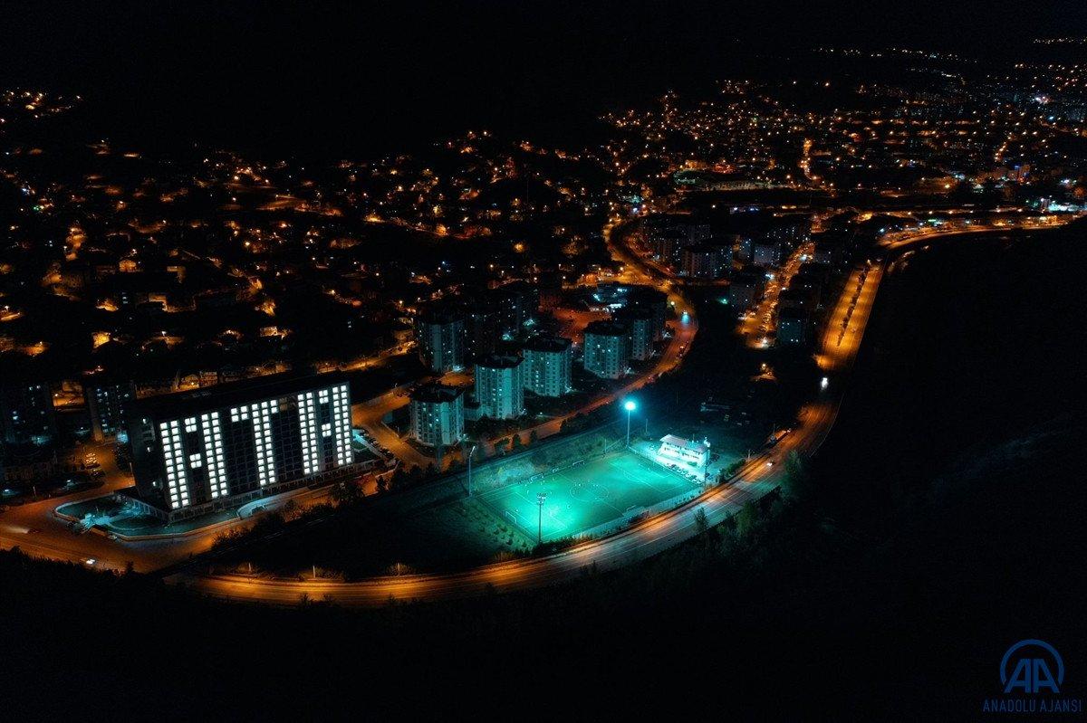 Karabük'te yurdun ışıkları Atatürk için yandı