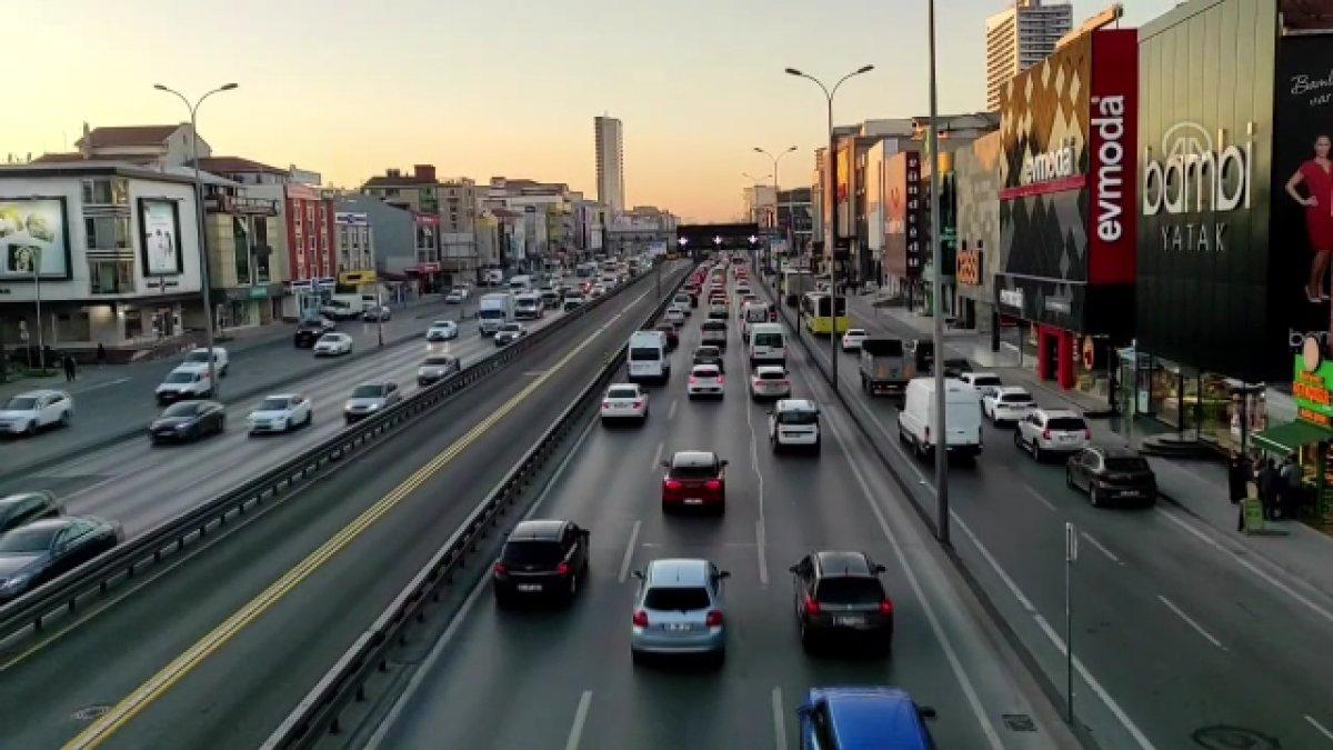 İstanbul'da trafikte ara tatil yoğunluğu